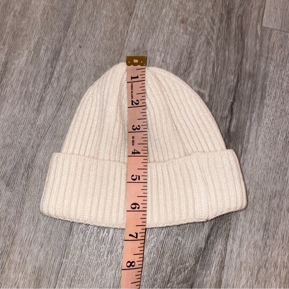 Bundle of two beanies in Gray and Cream - Picture 8 of 8